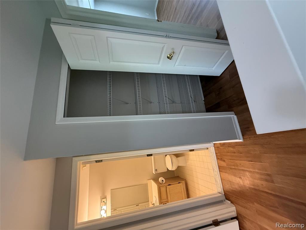 7059 Colonial Oaks Drive, Waterford, MI 48327 — Photo 28