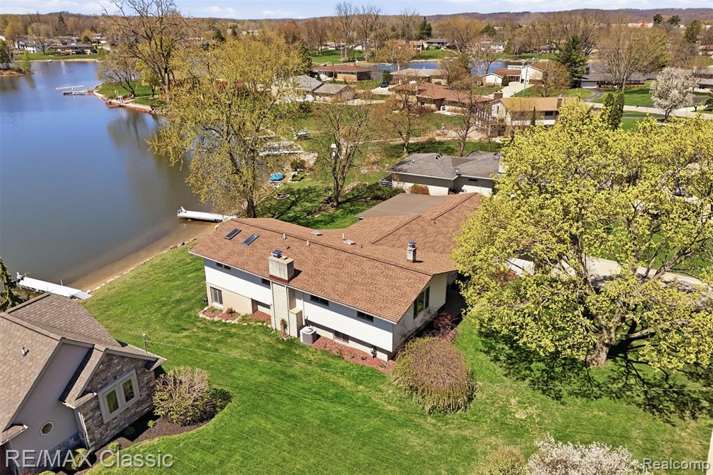 547 Deer Run, White Lake, MI — Photo 46