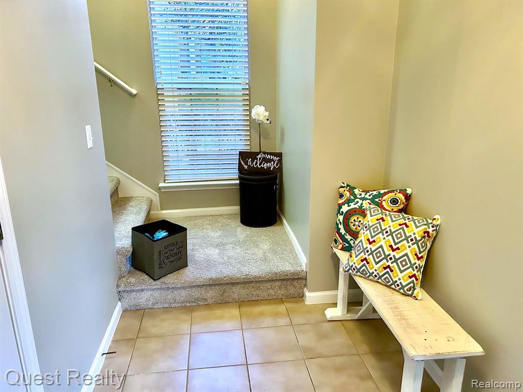 1895 FLAGSTONE Circle, Rochester, MI 48307 — Photo 23