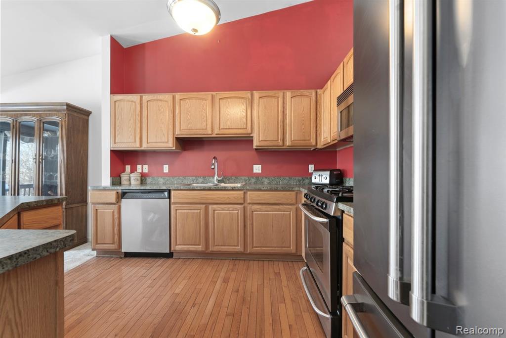 23664 W Lake Circle, Brownstown, MI 48183 — Photo 9