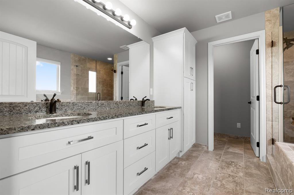 54806 BLACK HILLS Lane, Utica, MI 48316 — Photo 25