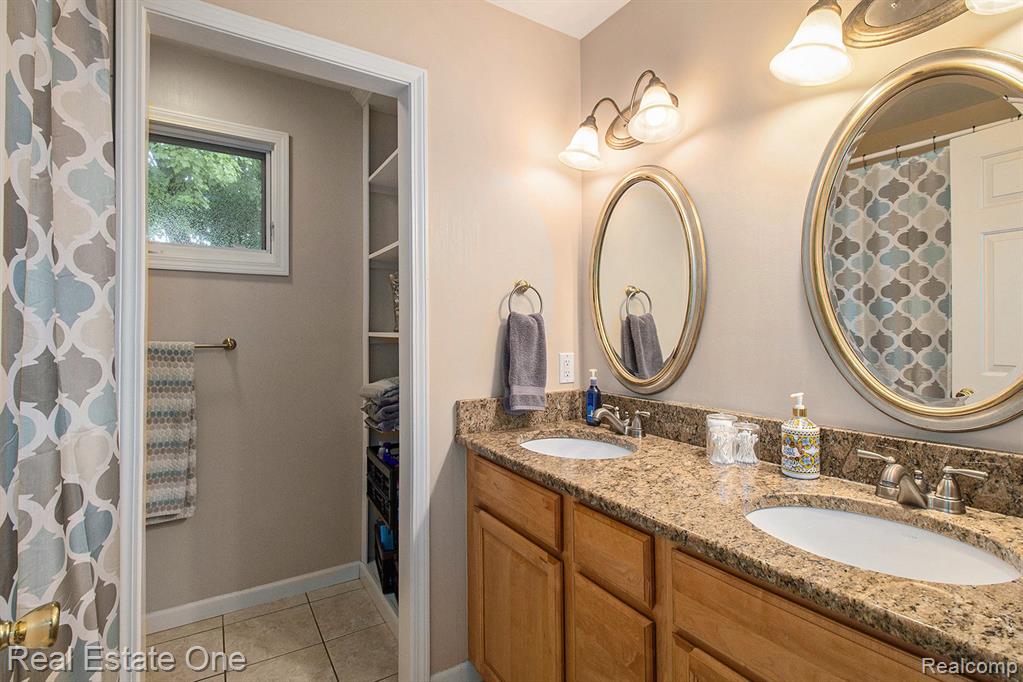 9832 Kingston Ridge, Clarkston, MI 48348 — Photo 33