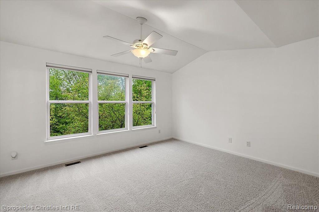 9773 RAVENSHIRE Drive, Ypsilanti, MI 48198 — Photo 32