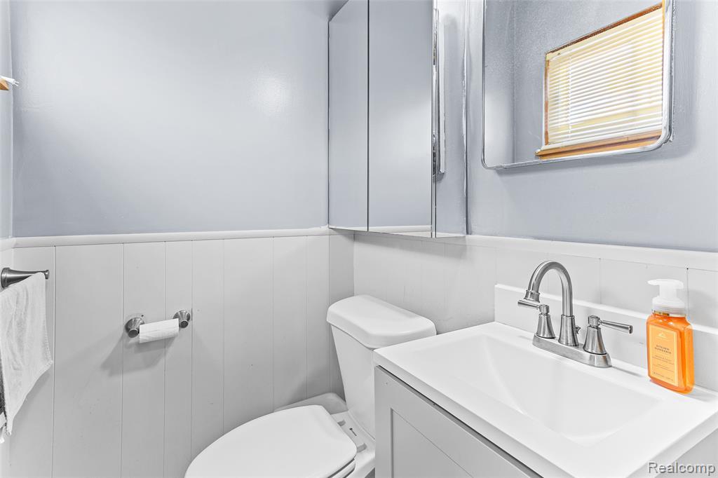 8681 Whitefield Street, Dearborn Heights, MI 48127 — Photo 28