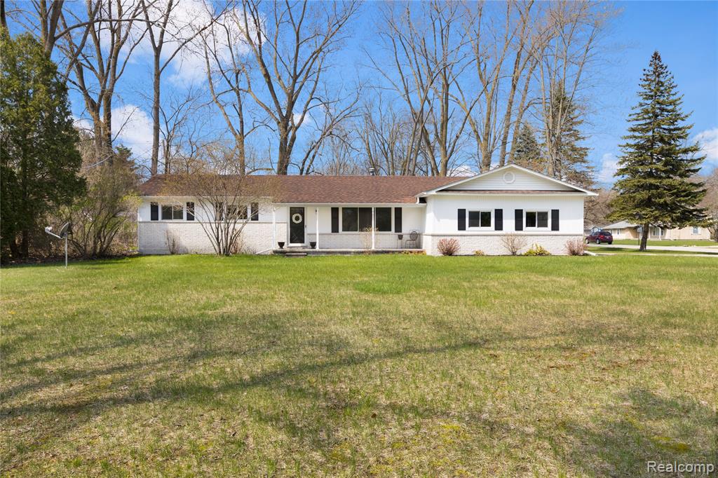5837 Lakeshore Road, Fort Gratiot, MI 48059