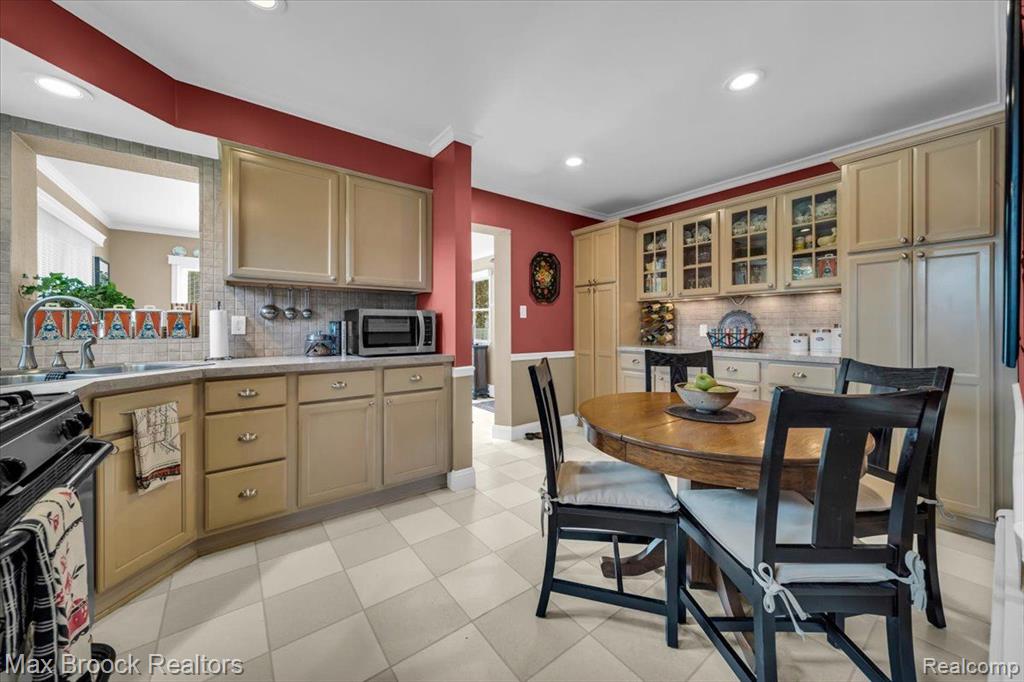 710 HARTLAND Drive, Troy, MI 48083 — Photo 5