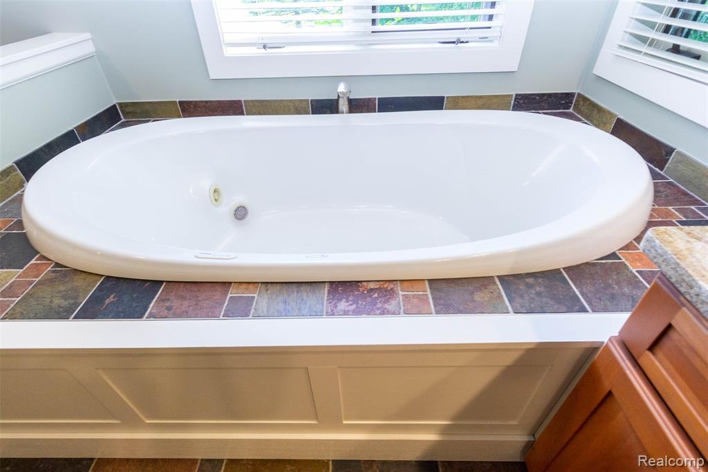 9887 Hadley Road, Clawson, MI 48348 — Photo 22