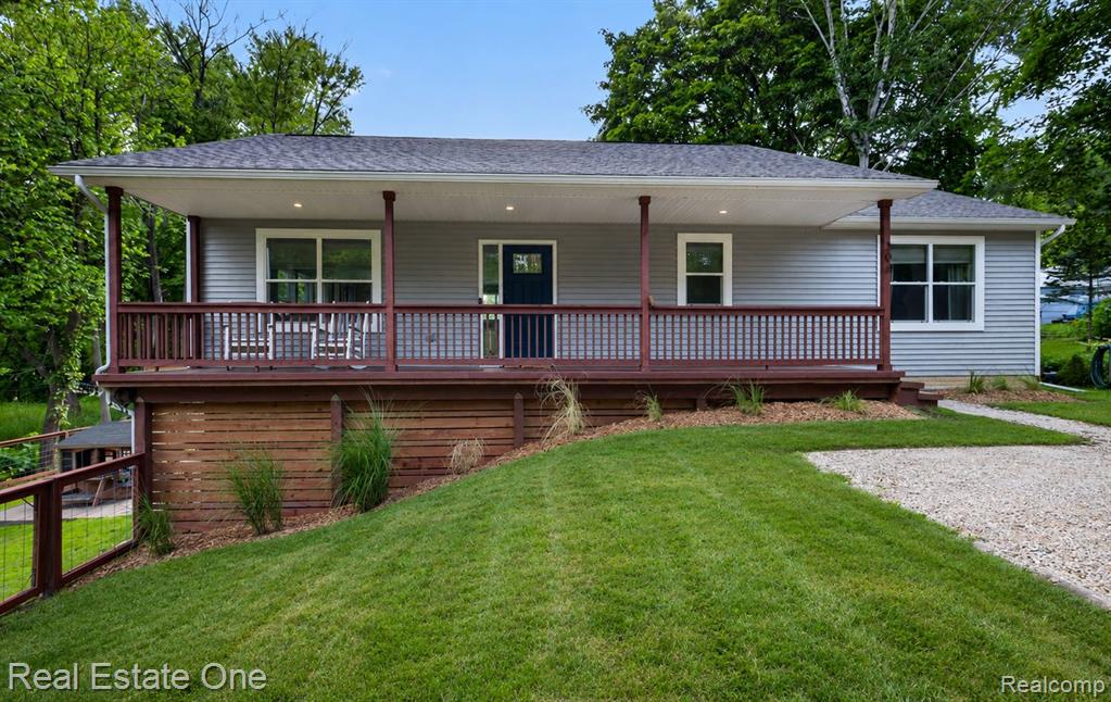206 S Saint John Road, Highland, MI