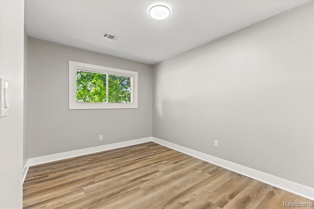 5698 Everest Drive, Clarkston, MI — Photo 19
