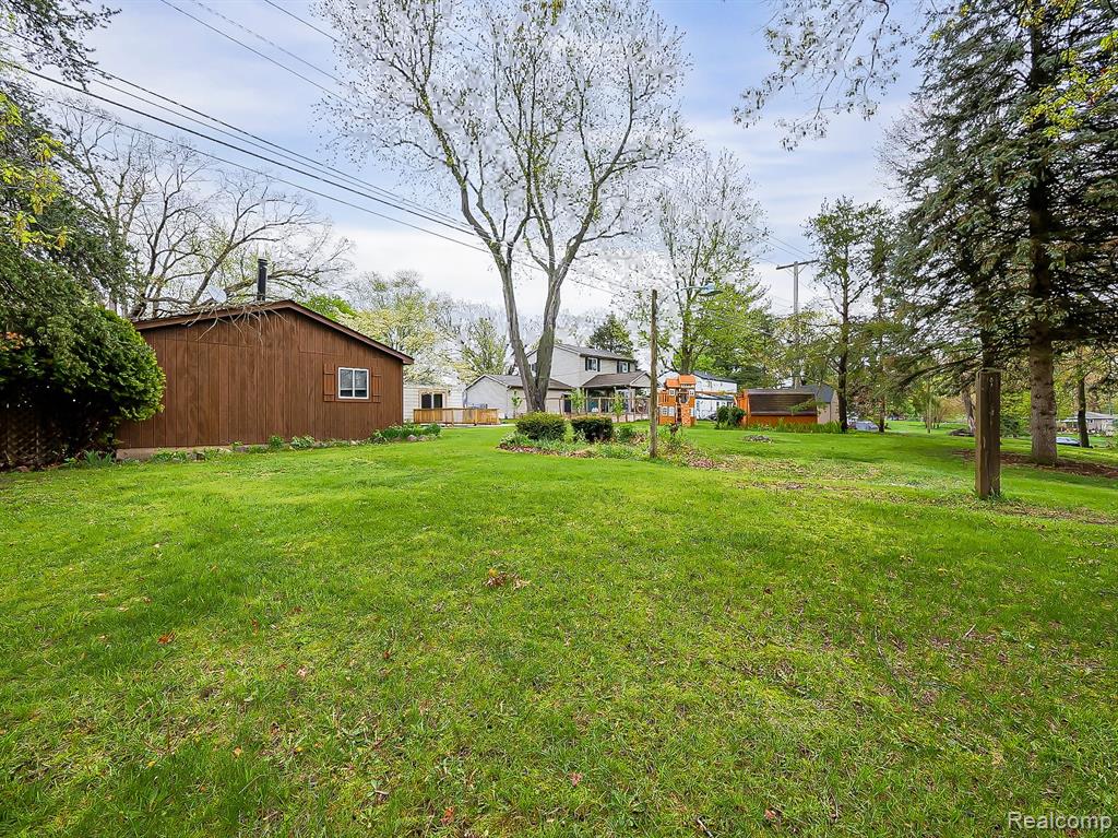 538 UNION LAKE Road, White Lake, MI — Photo 30