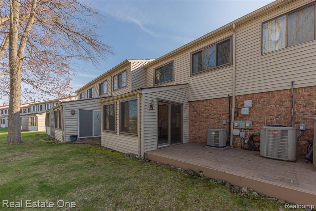 25803 Lexington Drive, 4, South Lyon, MI 48178 — Photo 24
