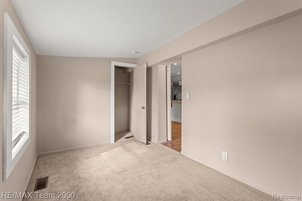 47461 VANKER Avenue, Shelby Twp, MI 48317 — Photo 24