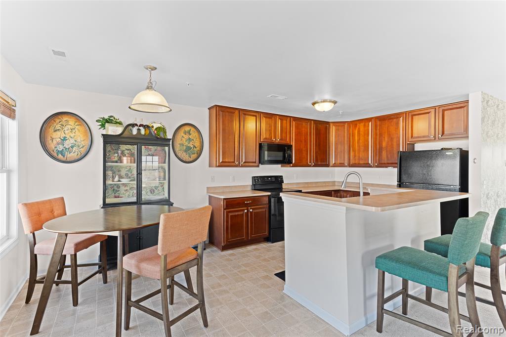 208 Amys Walk, Auburn Hills, MI 48326 — Photo 5