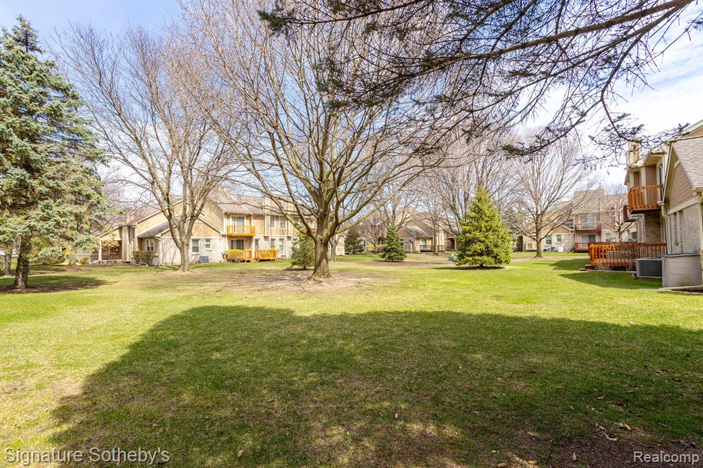 9410 Westwind Drive, Livonia, MI 48150 — Photo 11