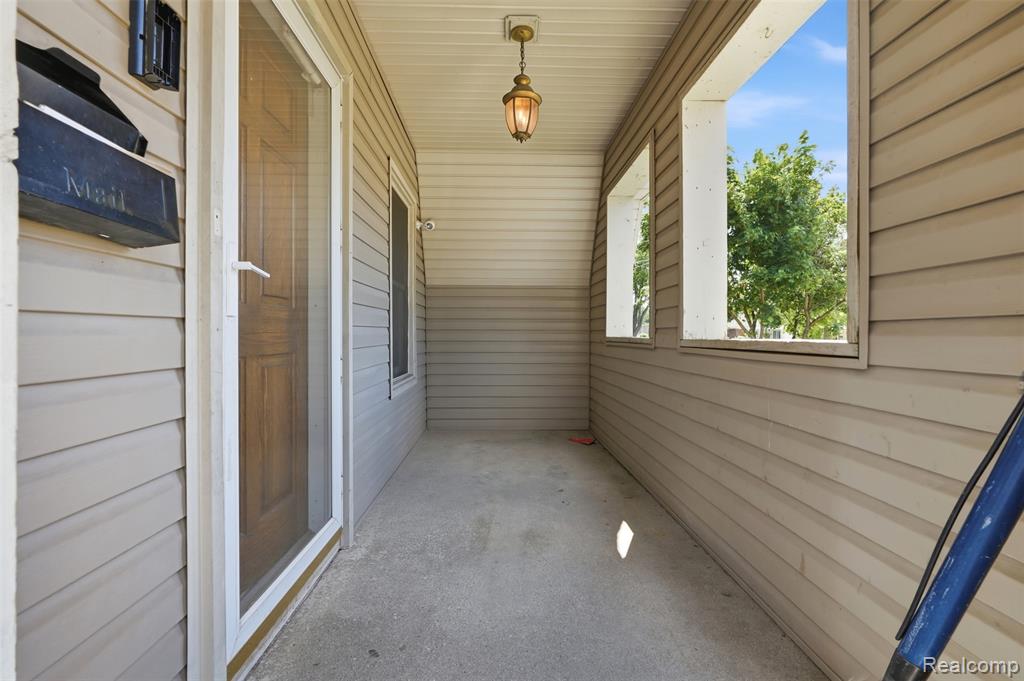 735 E Maxlow Avenue, Hazel Park, MI 48030 — Photo 4