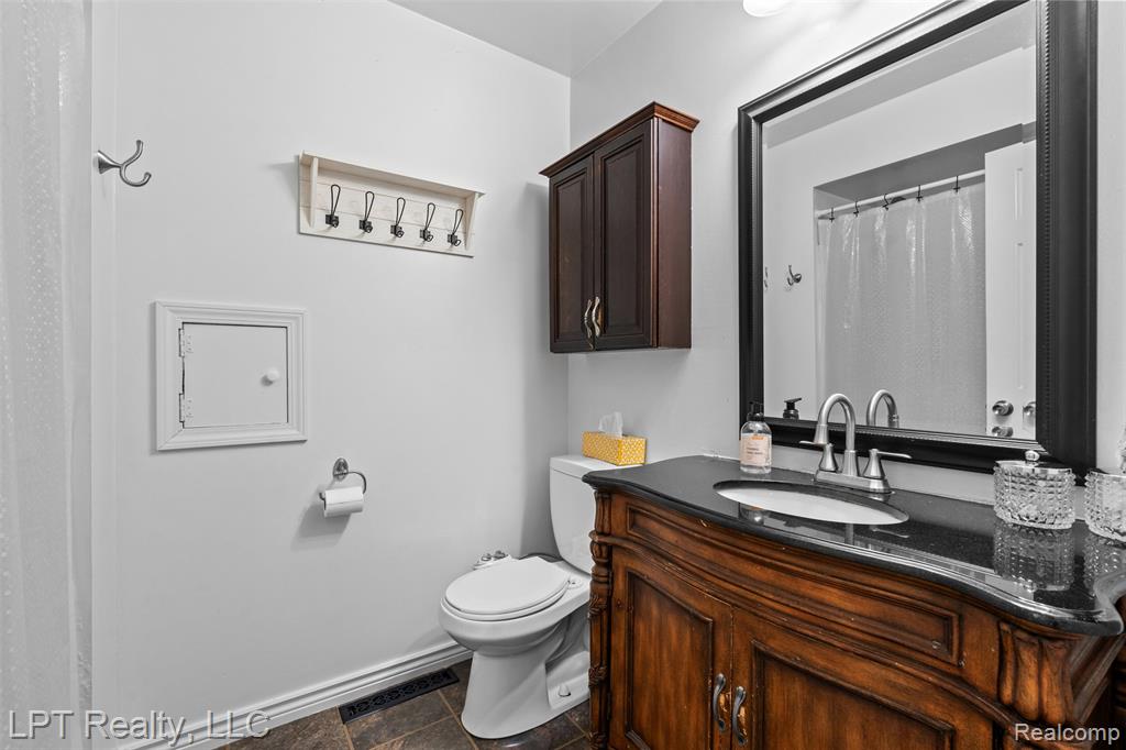 8088 Oreilly Circle, Davison, MI 48423 — Photo 16
