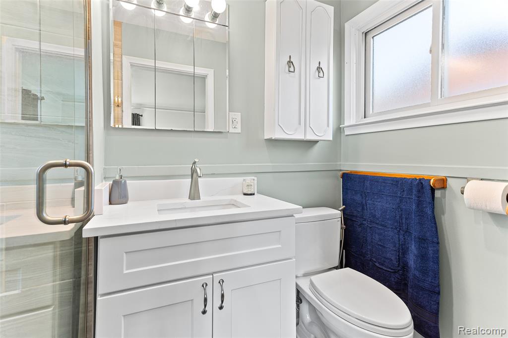 23020 Farmington Road, Farmington, MI 48336 — Photo 17