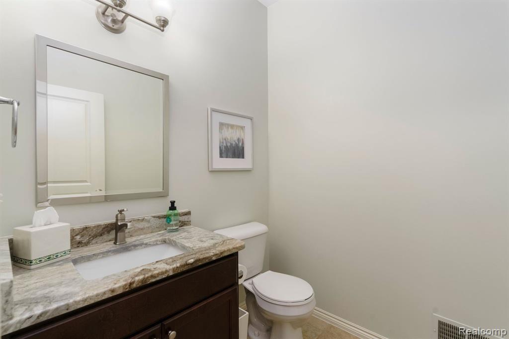 51112 MERRY Lane, Shelby Twp, MI 48316 — Photo 32