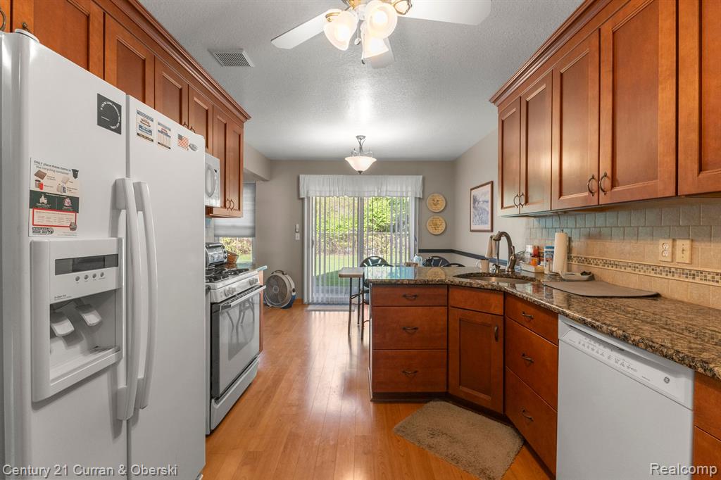 6541 DEERHURST Drive, Westland, MI — Photo 14