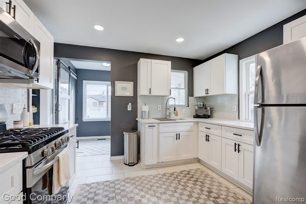 976 E COY Avenue, Hazel Park, MI 48030 — Photo 11