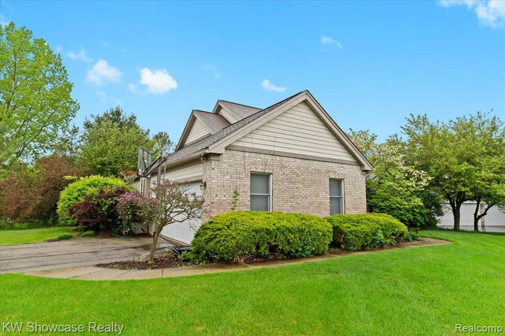 4870 LYTHAM Lane, Ann Arbor, MI 48103 — Photo 3