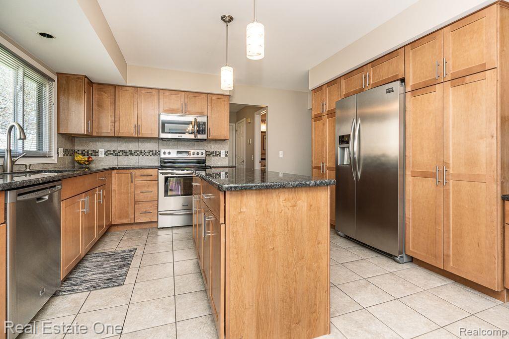 40323 FORDWICH Drive, Sterling Heights, MI 48310 — Photo 19