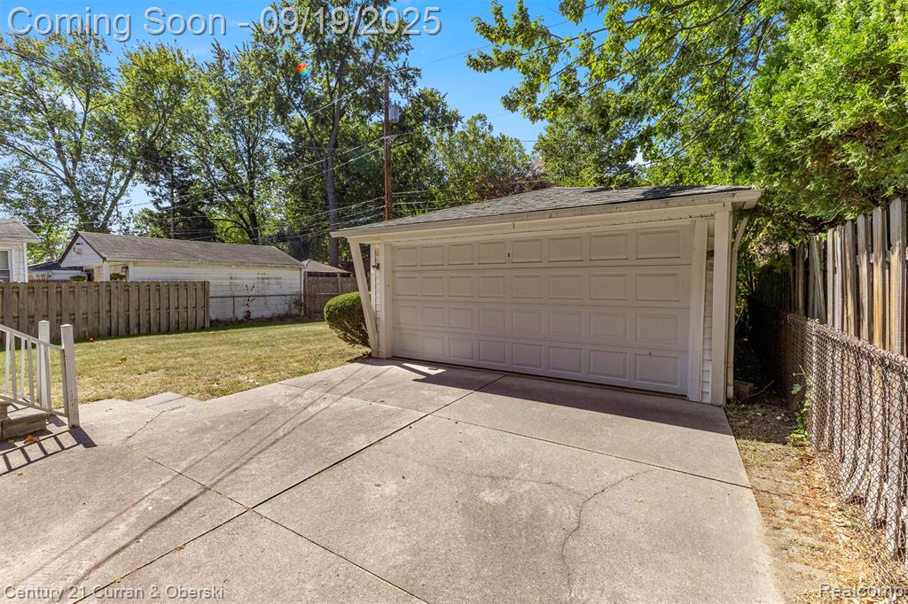 9001 Leverne, Redford, MI 48239 — Photo 36
