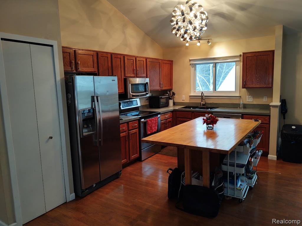 1432 Pond View Court, Wixom, MI 48393 — Photo 8