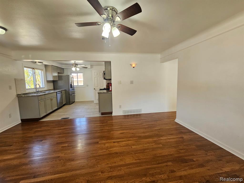 4055 17TH Street, Wyandotte, MI 48192 — Photo 5