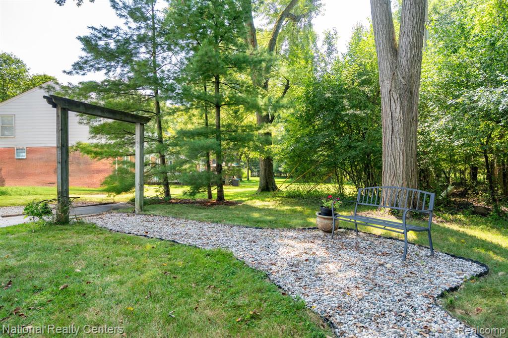 31467 Old Cannon Road, Beverly Hills, MI 48025 — Photo 34