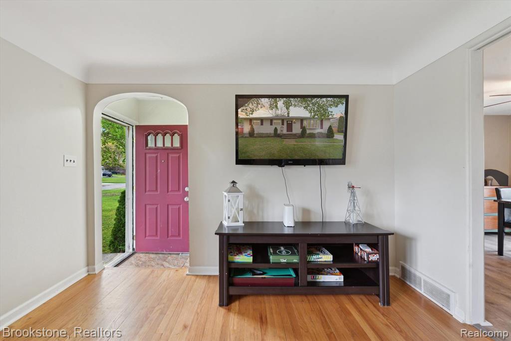 6015 Margaret Street, South Rockwood, MI — Photo 4