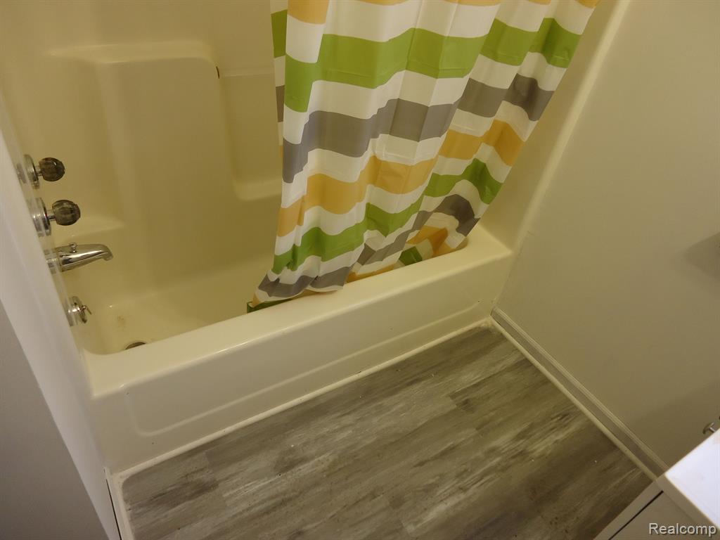 595 S RIVER Road, Saginaw, MI 48609 — Photo 14