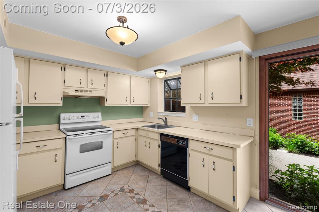 42185 Lochmoor Street, Clinton Twp, MI 48038 — Photo 16