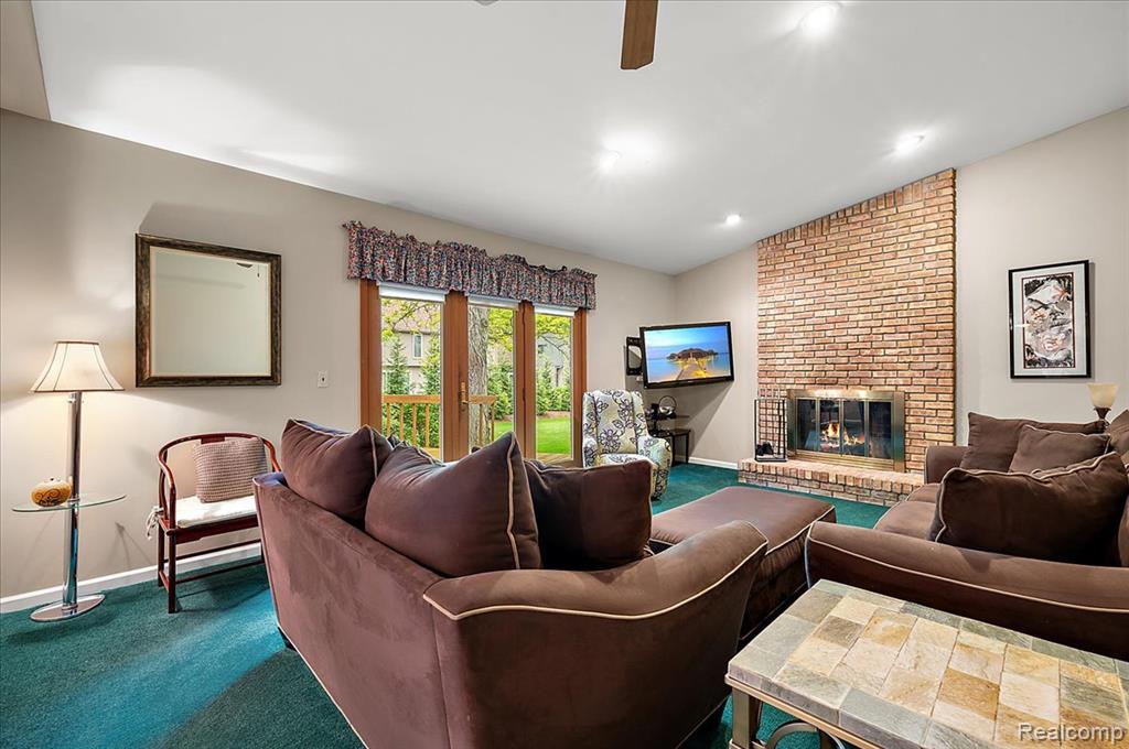 6153 Kiev Street, West Bloomfield, MI 48324 — Photo 17