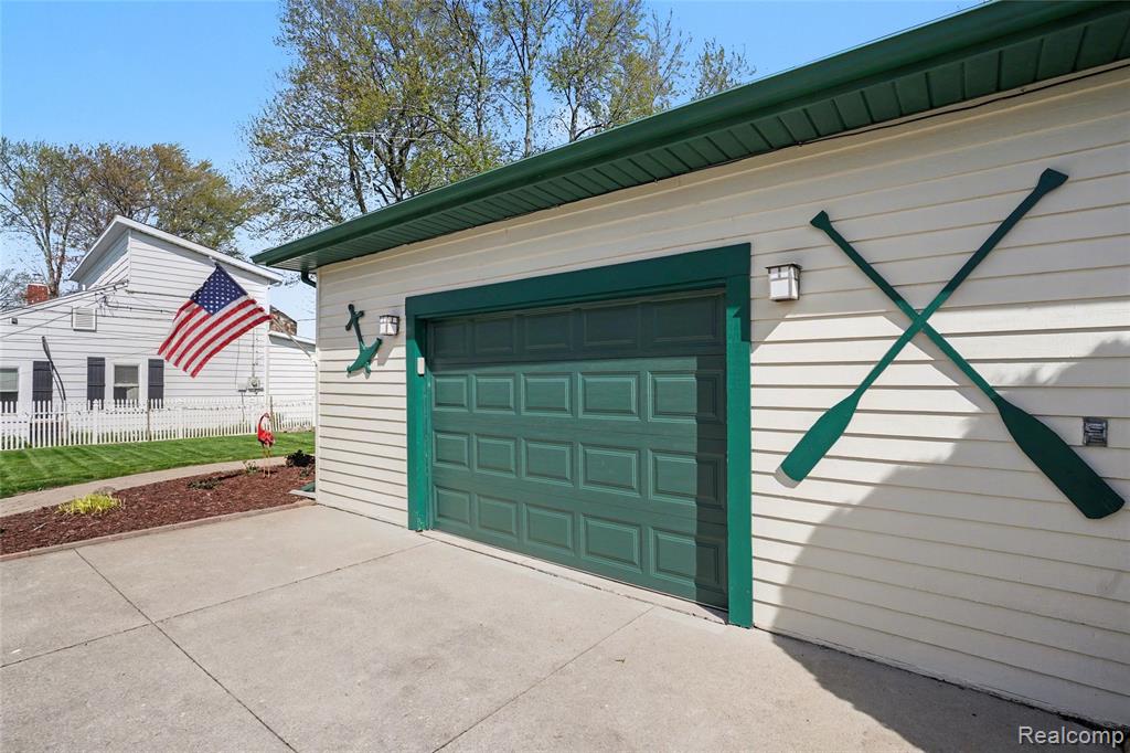 3138 Ponemah Drive, Fenton, MI 48430 — Photo 32