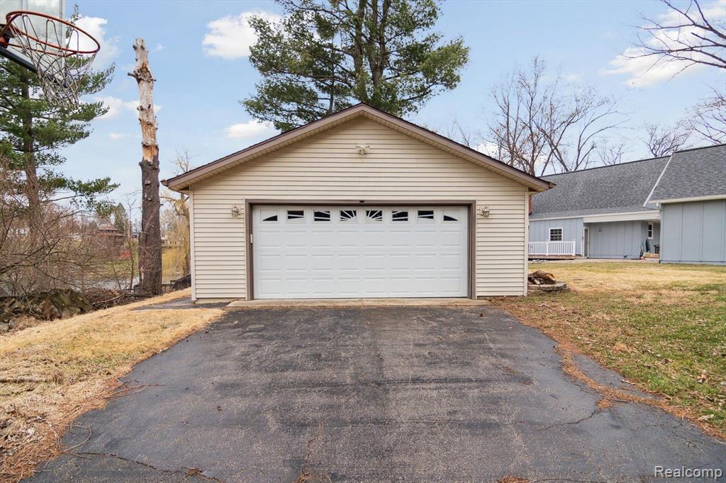 231 PINE HILL LAKE Drive, Horton, MI 49246 — Photo 48