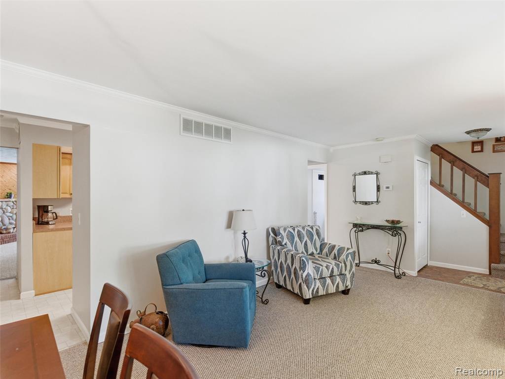 5565 Crescent Road, Waterford, MI 48327 — Photo 7