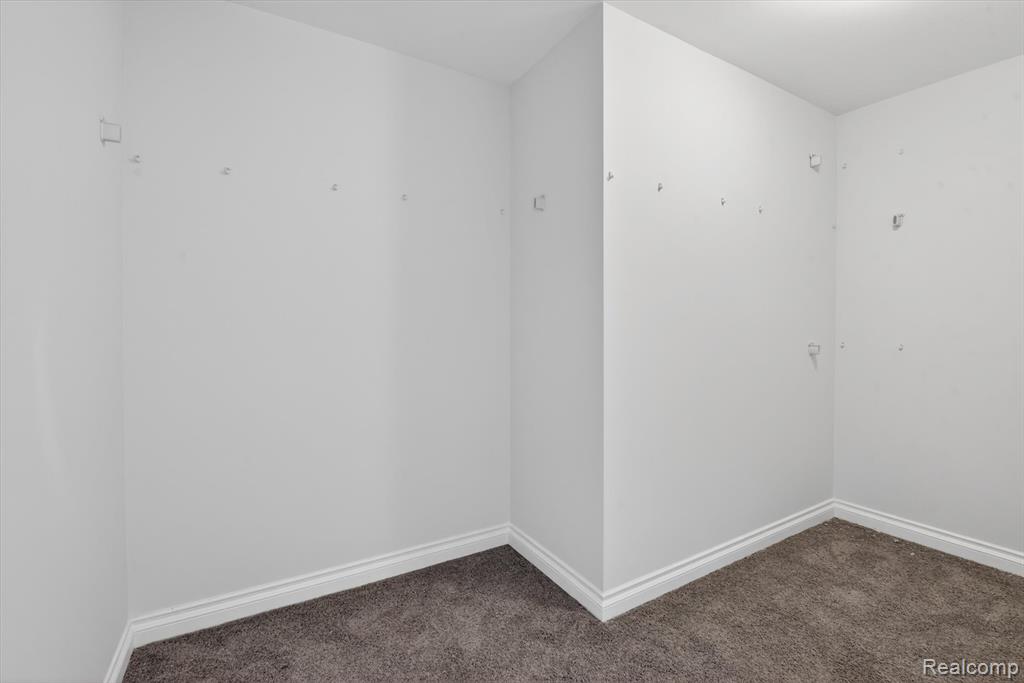 8760 Barrington, Ypsilanti, MI 48198 — Photo 42