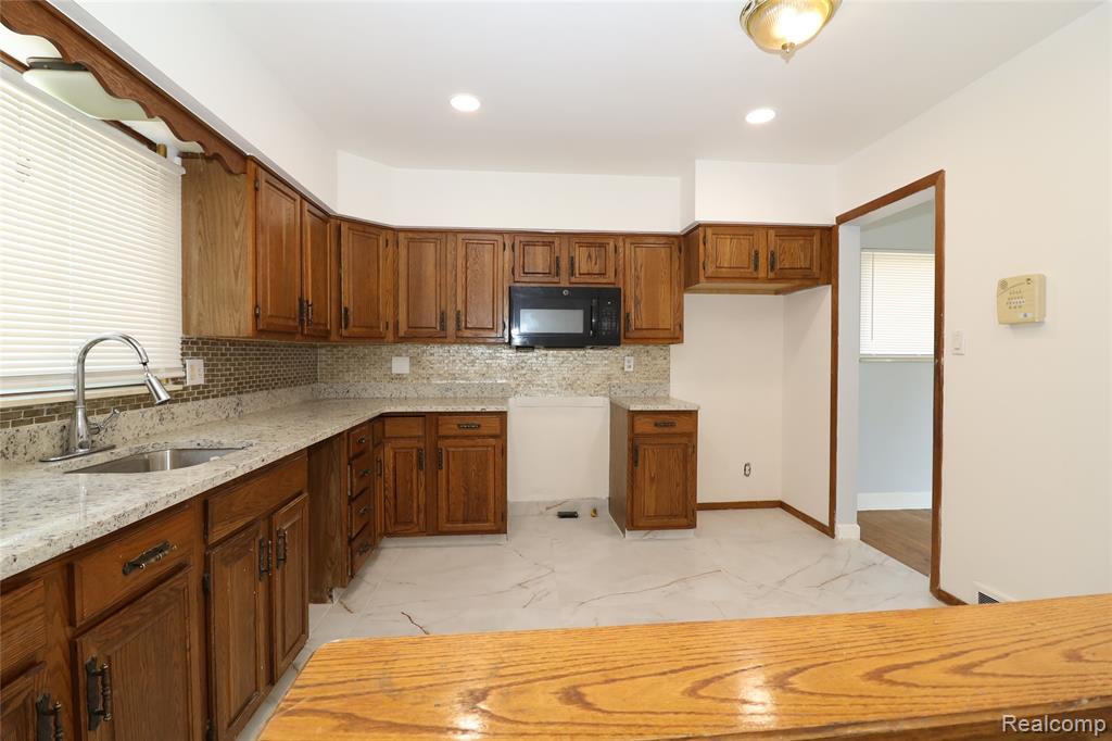 8555 Berwyn, Dearborn Heights, MI 48127 — Photo 16