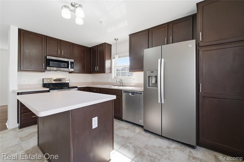 402 Old Pine Way, Walled Lake, MI 48390 — Photo 13