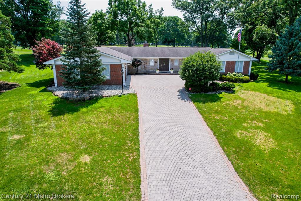 9270 Hidden Valley Court, Grand Blanc, MI 48439 — Photo 4