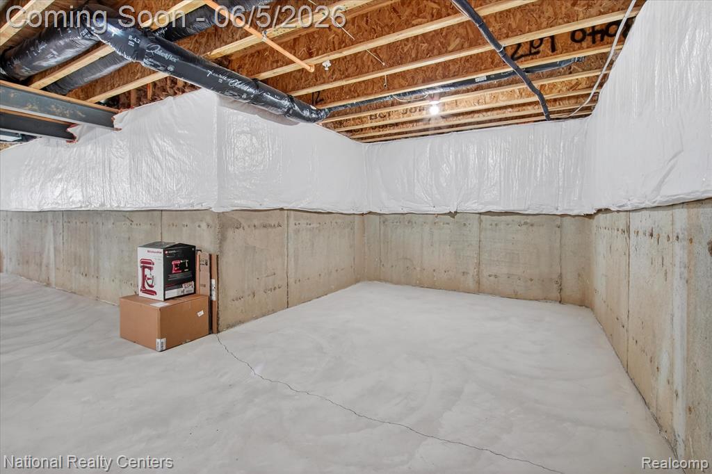 38681 Chasewood Court, Farmington, MI 48335 — Photo 34