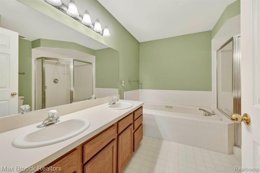 6166 Lochmore Drive, Commerce Twp, MI 48382 — Photo 14