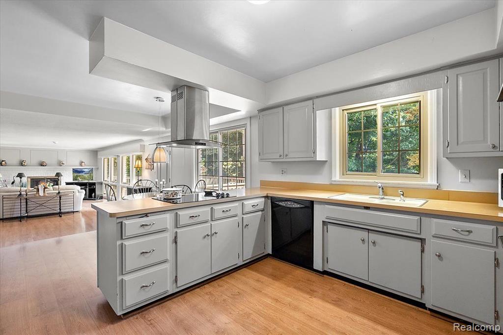 4363 SUNNINGDALE Drive, Bloomfield Hills, MI 48302 — Photo 32