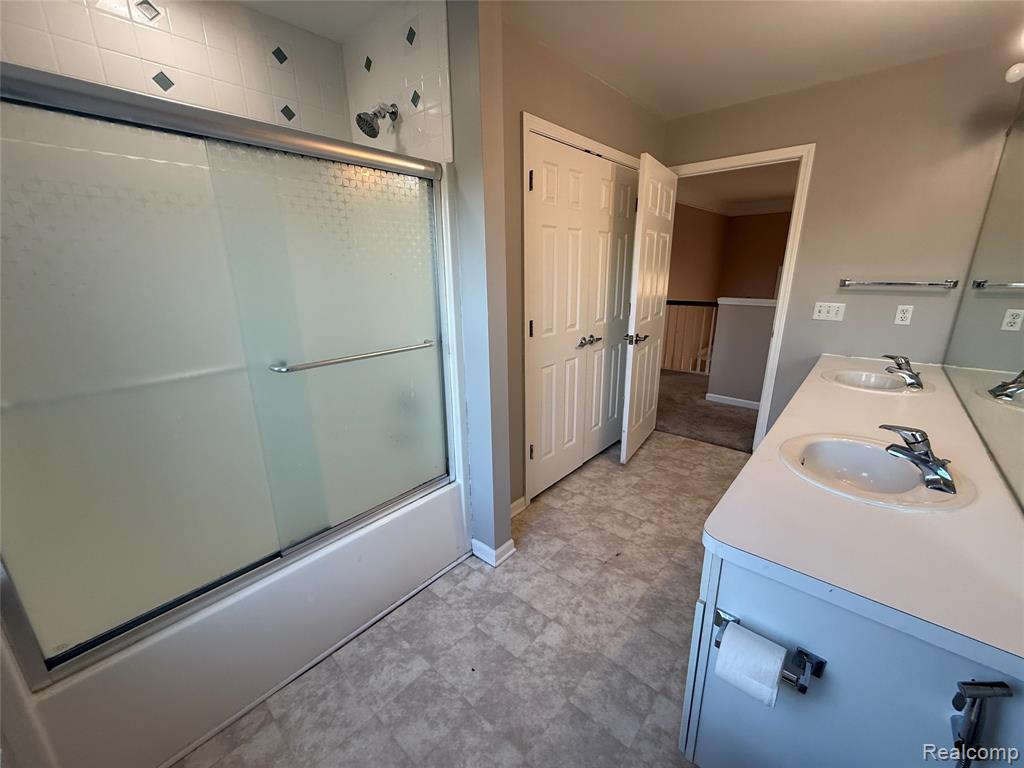 4377 Brighton Drive, Grand Blanc, MI 48439 — Photo 28