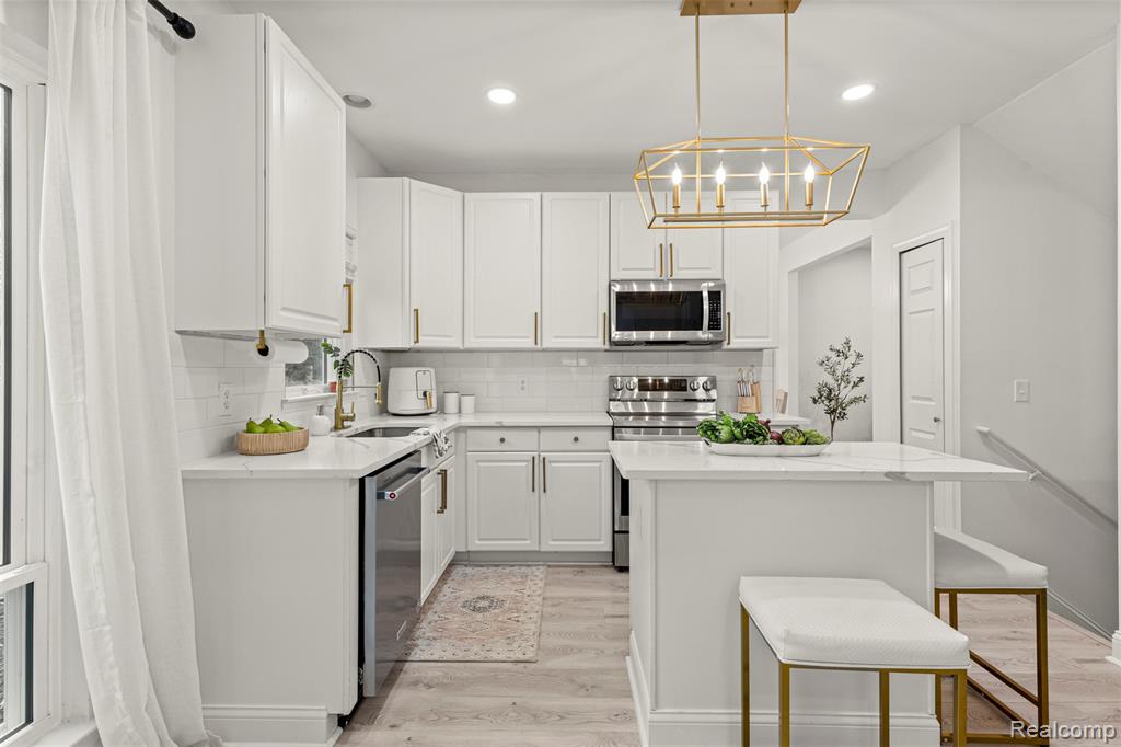 1065 Equestrian Drive, South Lyon, MI, 48178