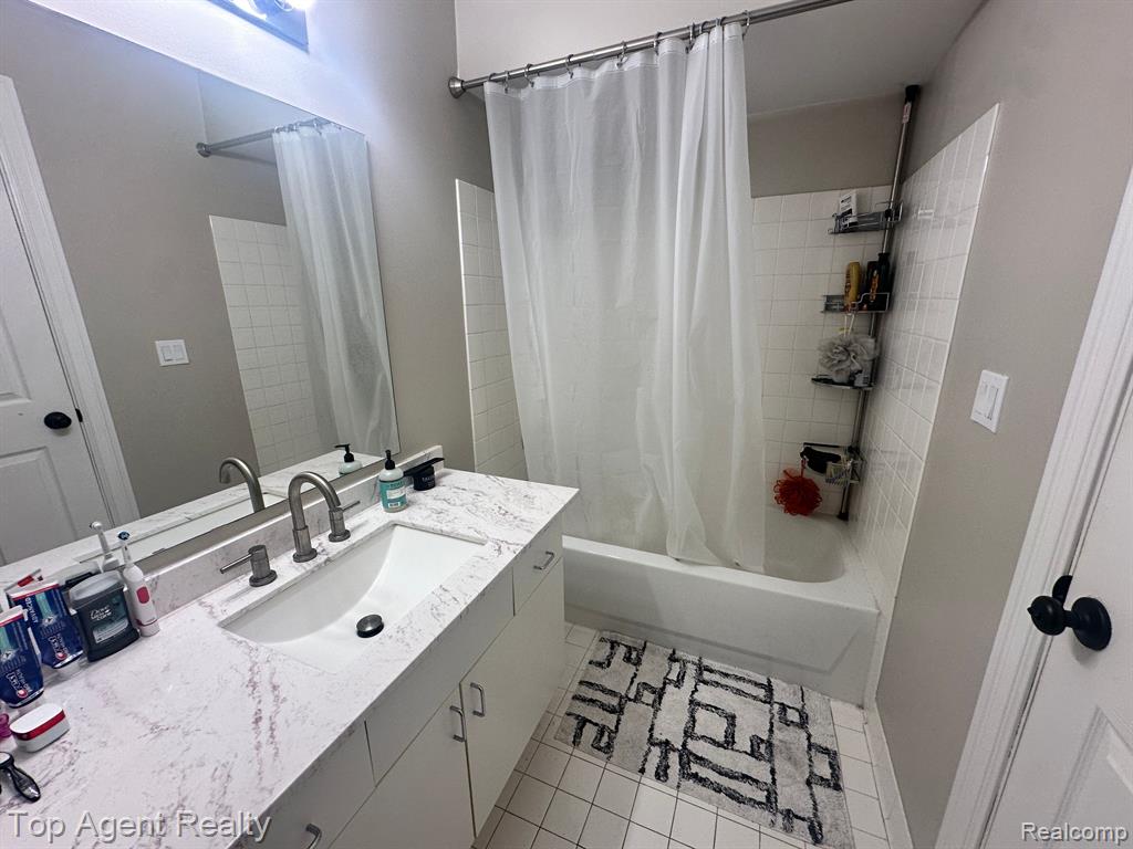 5844 PINE AIRES Drive, Sterling Heights, MI 48314 — Photo 19