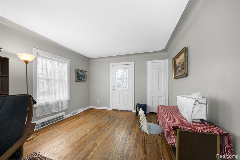 8107 Kaltz, Center Line, MI 48015 — Photo 5