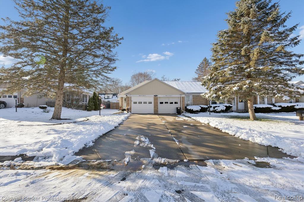 3141 Pinegate Drive, Flushing, MI 48433 — front exterior