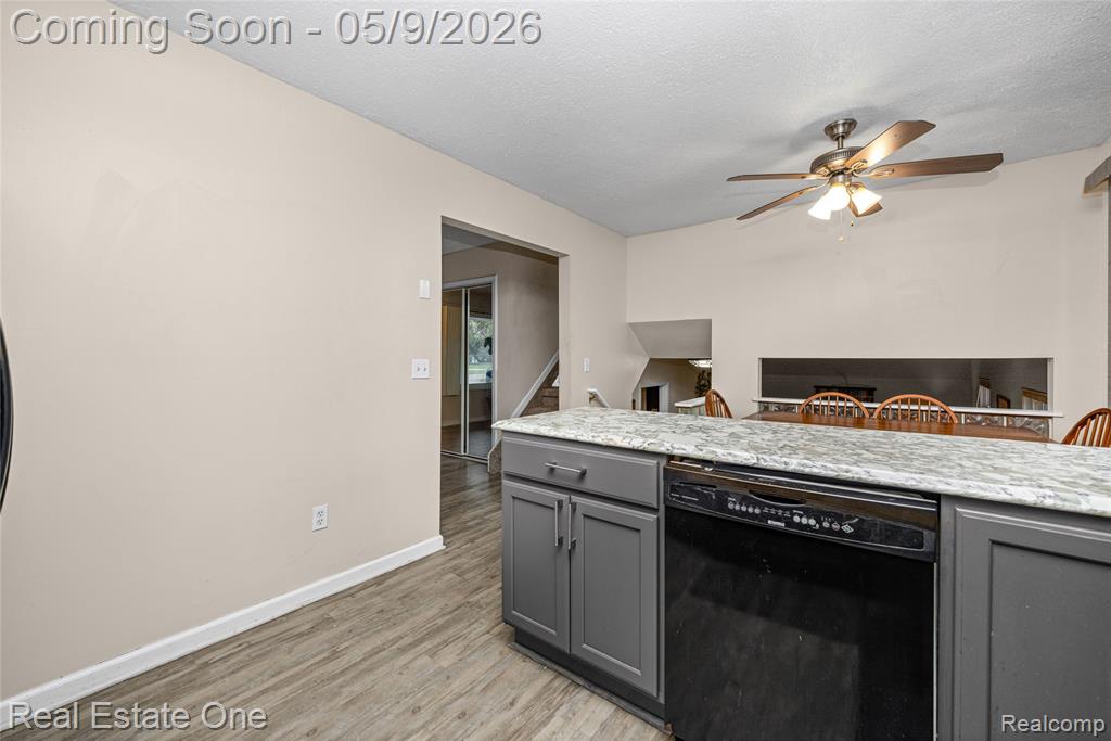 537 Woodbridge Circle, Waterford, MI 48327 — Photo 19